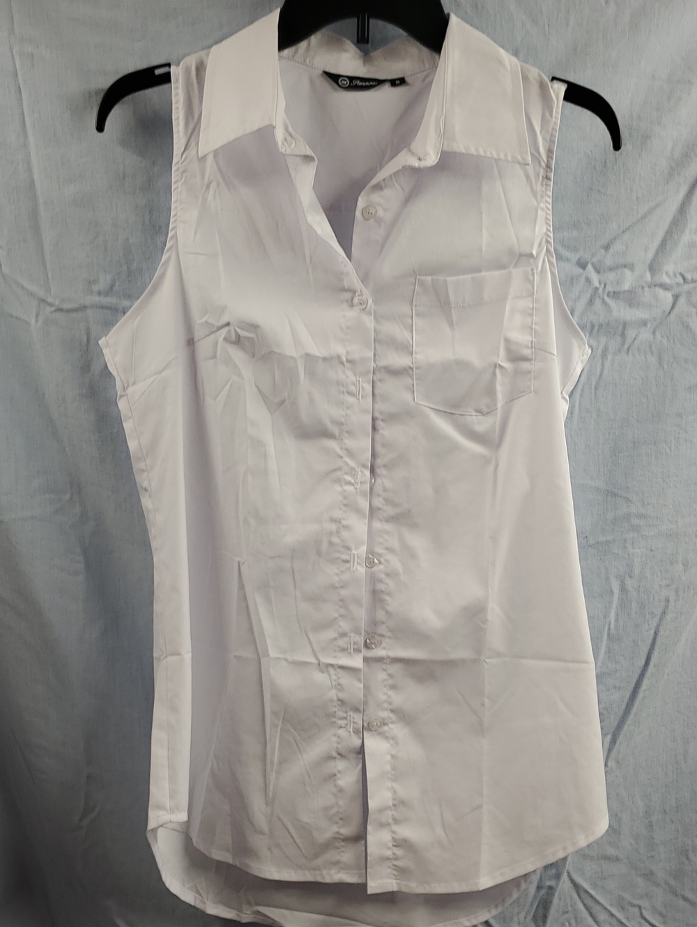 Pro Player Sleeveless Button-Down Blouse in White